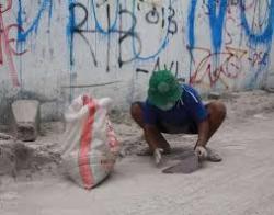 Sehari, Sumarno Angkut Dua Truk Abu Vulkanik