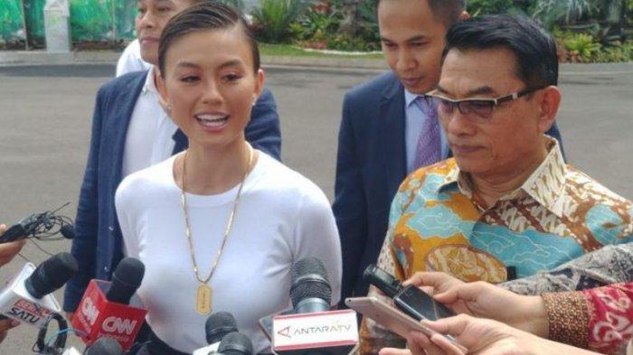 Agnes Monica Langsung Bikin Vlog Ketika Bertemu Presiden di Istana