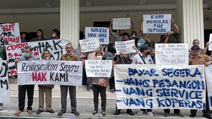 Merasa Senasib Kena PHK Tanpa Pesangon, Puluhan Buruh di Jogja Layangkan Gugatan