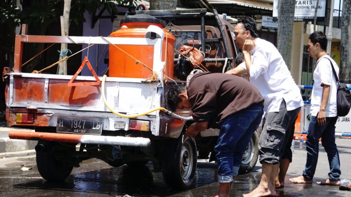 Umat Muslim dari Berbagai Daerah Banjiri Magelang