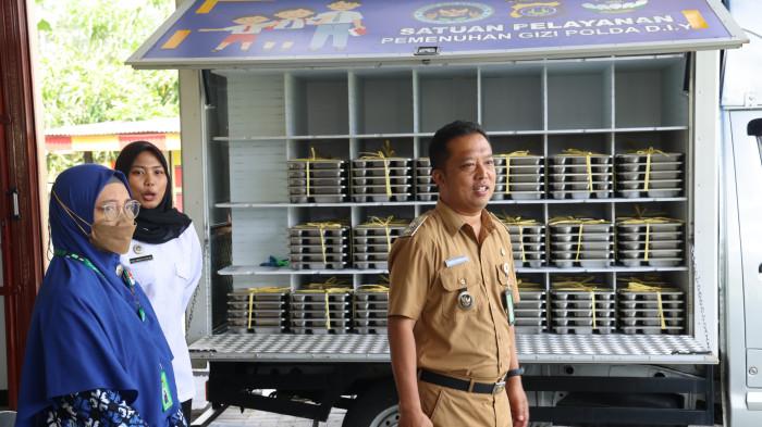 Wakil Bupati Kulon Progo Bersama Ahli Gizi Sidak SPPG Sentolo Polda DIY