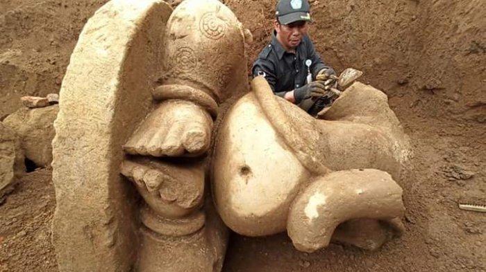 Archa Ganesha Besar Ini Dievakuasi Setelah Terpendam Ratusan Tahun di Dieng