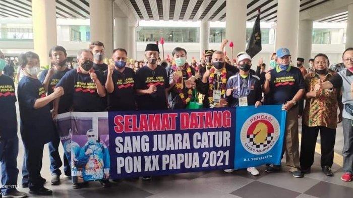 Raih 2 Medali Emas dan 1 Perunggu di PON XX Papua, Pecatur DIY M Kahfi Disambut Meriah