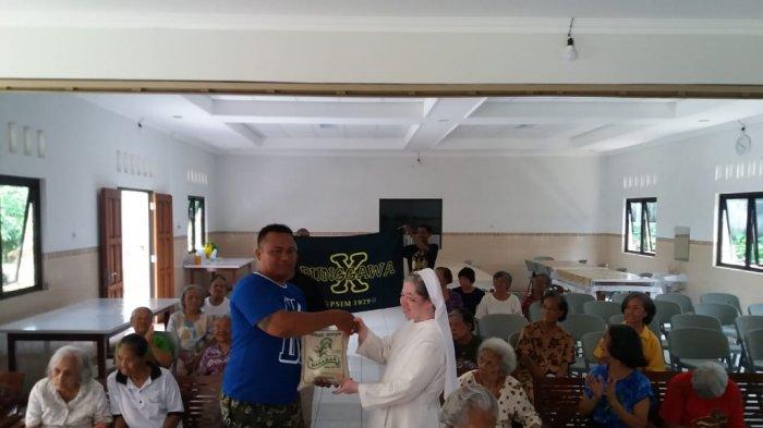 Ex Punggawa Berbagi Senyum dan Rejeki bersama Lansia