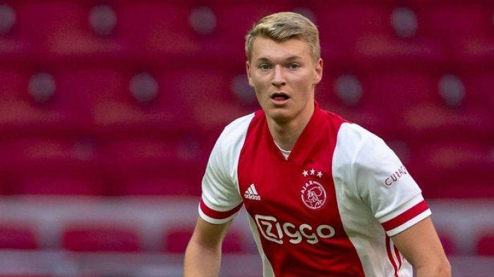 AC MILAN dan LIVERPOOL Bersaing Rekrut Bek Muda Ajax 'The Next Virgil van Dijk'