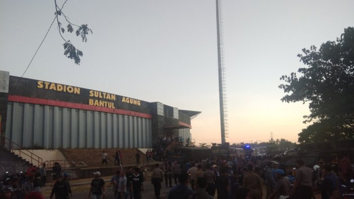 Berhasil Diredakan Polisi, Bentrokan Susulan Tidak Terjadi di Stadion Sultan Agung