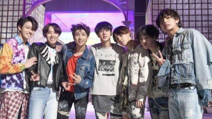 Lirik dan Terjemahan Lagu Fake Love - BTS: For You, I Could Pretend Like I Was Happy When I Was Sad