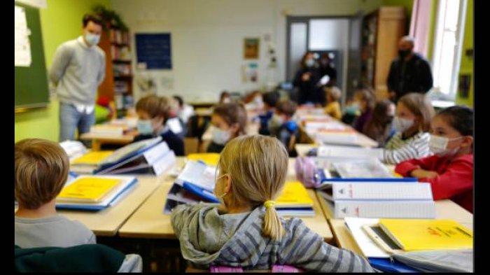 Prancis Ikut Cabut Aturan Wajib Memakai Masker di Luar Ruangan