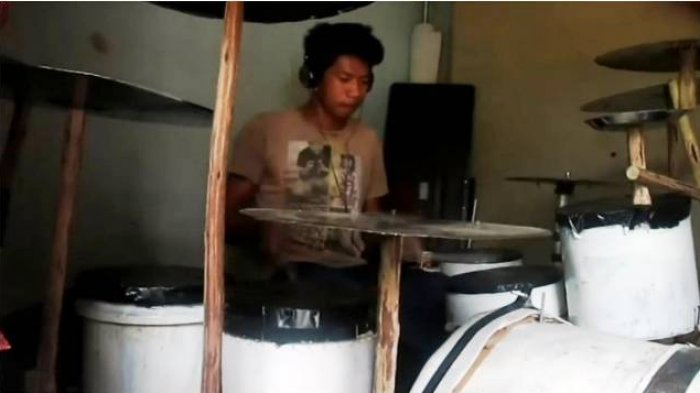 Drum Set dari Ember Bekas Ini Nyaris Sempurna! Hingga Bikin Bengong Warganet Luar Negeri