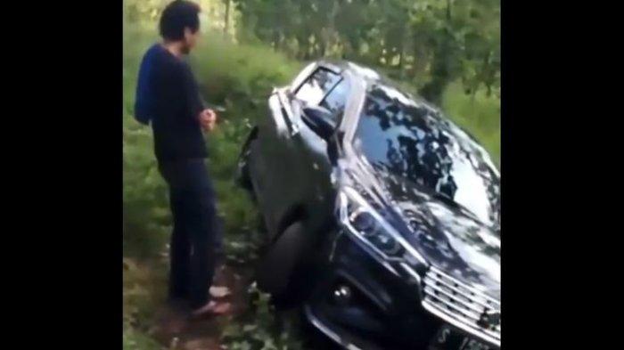 Mobil Yang Disopiri Pria Ini Tersesat Di Hutan, Ditemukan Terperosok, Begini Kisahnya