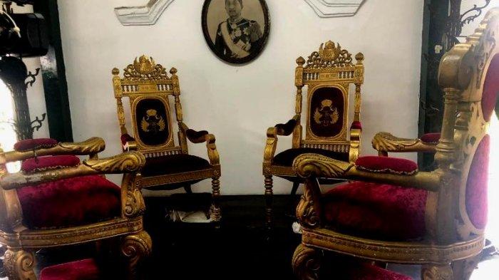 Gara-gara Ulah Ibu-ibu yang Ingin Swafoto, Kaki Meja Marmer Peninggalan Sri Sultan HB VIII Patah