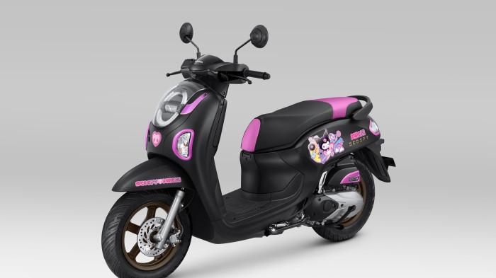 SCOOPY KUROMI - PT Astra Honda Motor (AHM) kembali memanjakan para pecinta karakter Kuromi dari Sanrio dengan menghadirkan Honda Scoopy x Kuromi edisi terbatas.