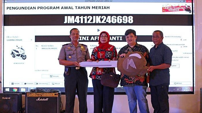 Honda Umumkan Pemenang Grand Prize Program Awal Tahun Meriah, Warga Sleman Dapat All New Honda PCX
