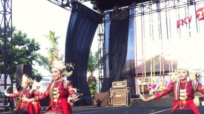 IKPM Lampung Selatan Meriahkan Panggung Pasar Seni FKY dengan Tarian Khas Lampung