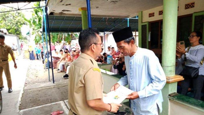 Jalankan 'Si Sakti', Sekda Kota Magelang Serahkan Langsung Akta Kematian Warga di Ngentak