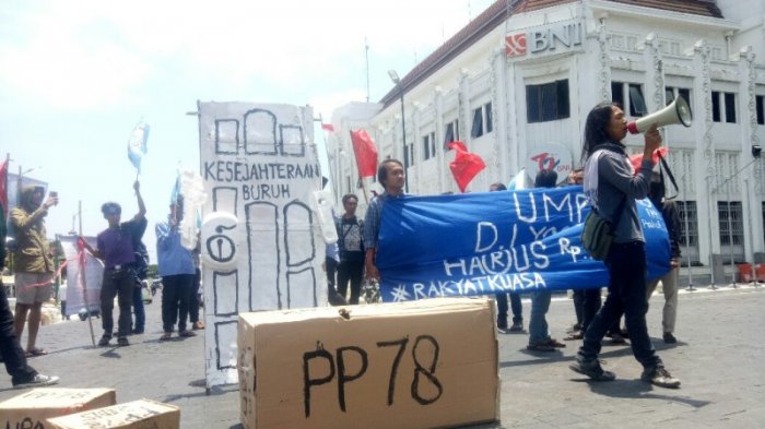 Jelang Penetapan, Massa KSPSI DIY Gelar Demo Tuntut UMP Sebesar Rp 2,5 juta