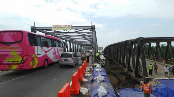Jembatan Comal Diberlakukan Sistem Buka Tutup