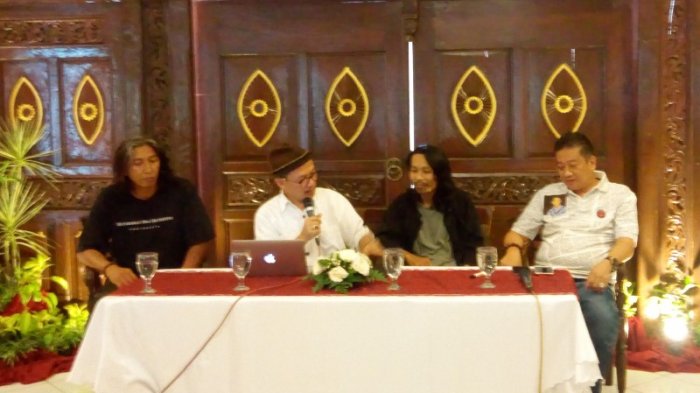 Pameran Tunggal Budi Ubrux Bertema Rajakaya