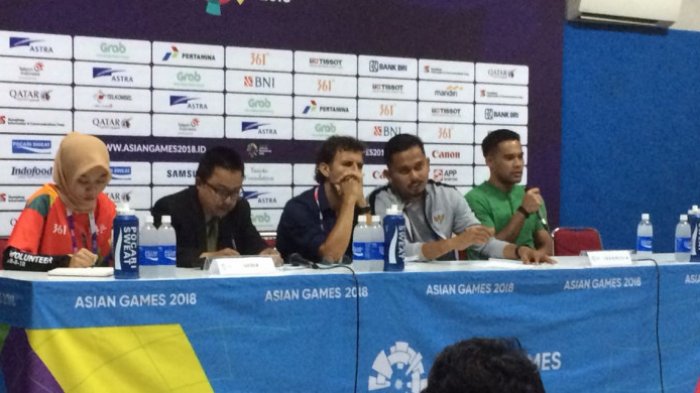 Kalah Dari UEA, Luis Milla Kesal Dengan Keputusan Wasit Shaun Evans