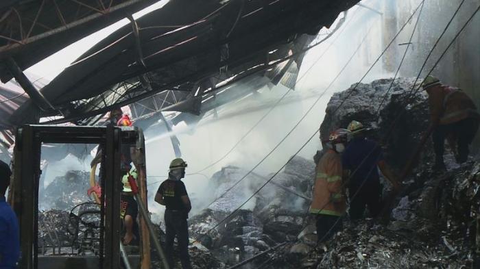 Ledakan Sempat Terdengar saat Api Melalap Gudang Kertas di Sukoharjo
