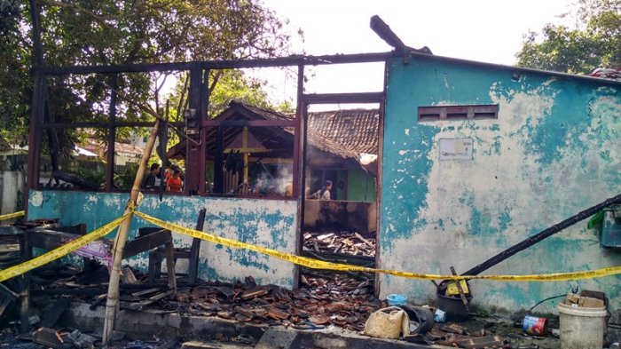 Api Pelalap 3 Rumah Bersumber dari Tungku Kayu Bakar
