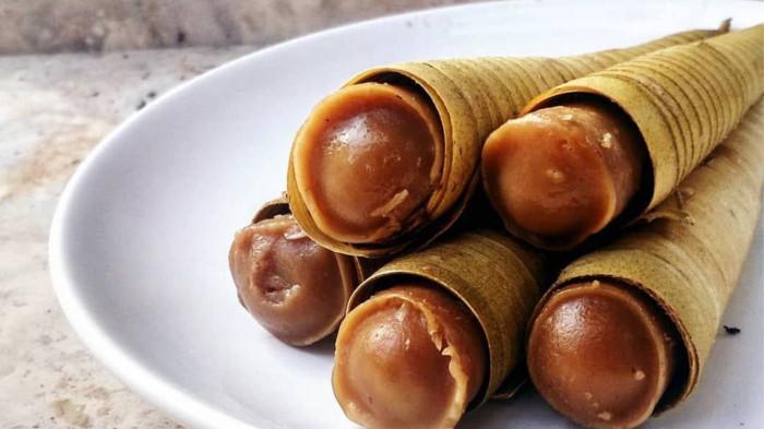 kue clorot makanan khas Jawa Tengah