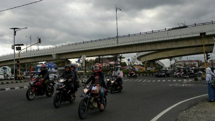 Lalu Lintas Simpang Jombor Terpantau Ramai Sore Ini