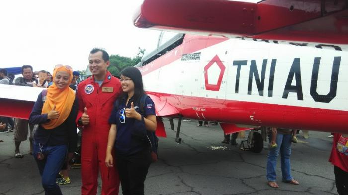 Atraksi The Jupiter Aerobatic Team Buat Penonton Merinding