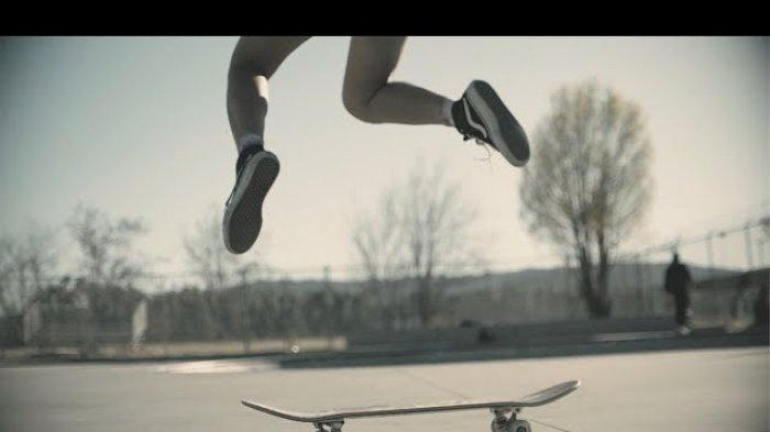 Lirik Lagu Sia feat David Guetta - Floating Through Space, Lengkap dengan Terjemahannya