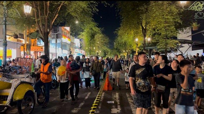 PERGANTIAN TAHUN: Para wisatawan mulai memadati kawasan Malioboro Yogyakarta menjelang pergantian tahun, Rabu (31/12/2025)