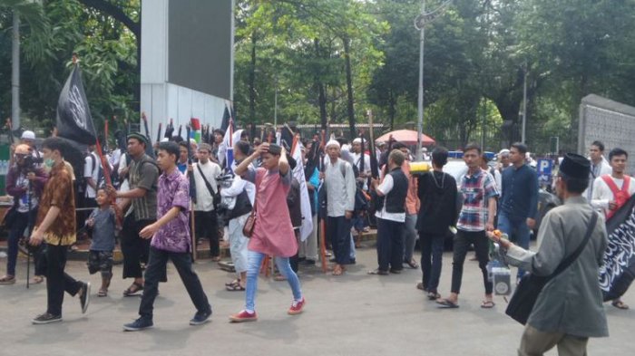 Massa Aksi 287 Mulai Penuhi Masjid Istiqlal, Ini Tuntutan yang Mereka Inginkan