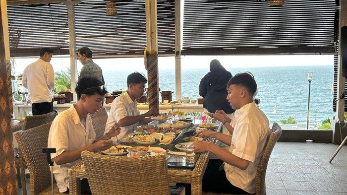 MENU BANCAKAN - Sensasi Buka Puasa Menu Ala Bancakan Plus View Luas Samudera Hindia di HeHa Ocean, Gunungkidul, Daerah Istimewa Yogyakarta. (TRIBUN JOGJA)