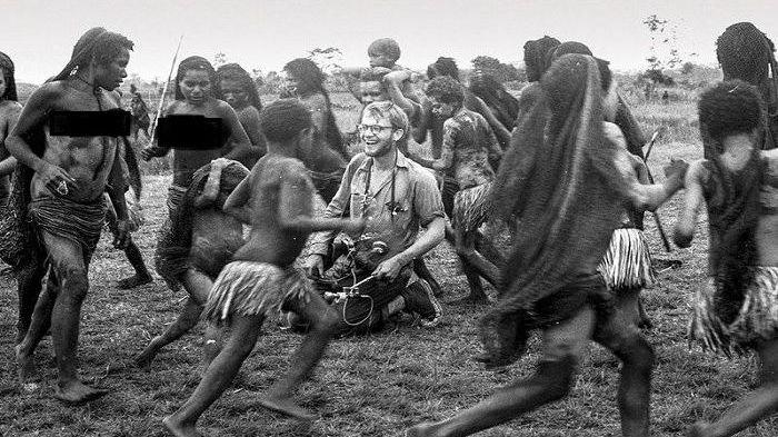 Putra Miliarder Rockfeller pun Terbunuh dan Hanya Ditemukan Potongan Kakinya di Papua