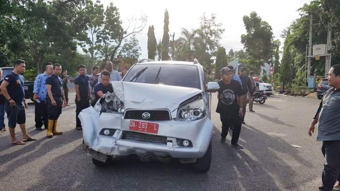 Begini Jadinya Jika Mobil Dinas Digunakan untuk Latihan Nyetir