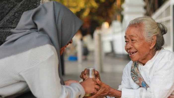 KMFH UGM Bagi-bagi Nasi Bungkus