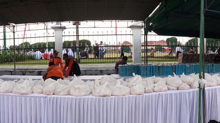 REALTIME NEWS: Nasi Bungkus yang Terkumpul Capai Ribuan