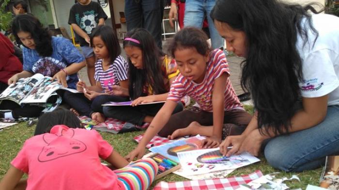 Serunya Seni Paste Up Oleh Survive Garage di Arena FKY ke-28