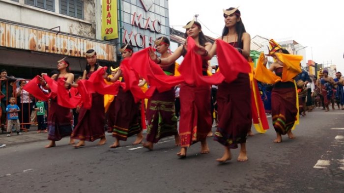 Sejumlah Peserta dari Luar Daerah Ikut Meriahkan Pawai Pembukaan FKY di Malioboro