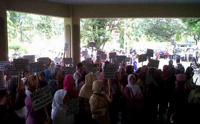 Pedagang Pasar Baledono Ancam Menginap di Gedung DPRD
