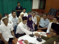 Pembunuh Ayah Kandung Menikah di Kantor Polisi