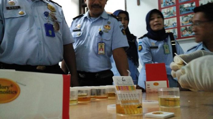 BREAKINGNEWS: Ratusan Pegawai Wirogunan Jalani Tes Urine
