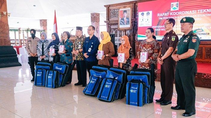 Pemkot Magelang Berupaya Tekan Stunting Lewat Pembagian Antropometri Kit kepada 198 Posyandu
