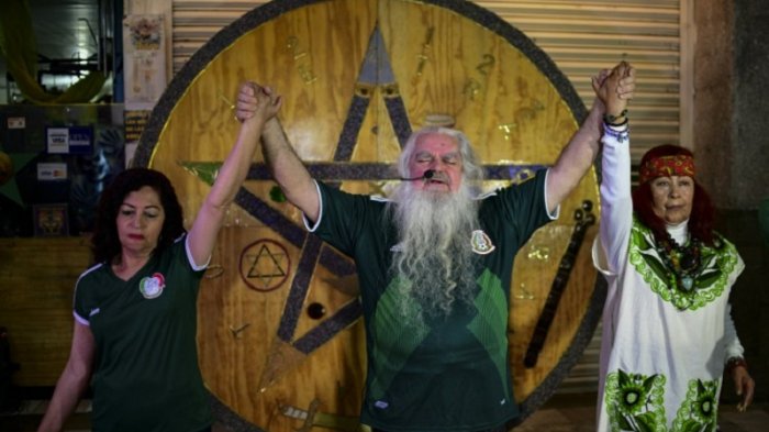 Peramal Asal Meksiko Ucapkan Mantra untuk Kemenangan Tim Negaranya di Piala Dunia 2018