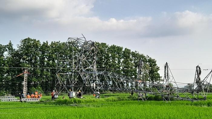 PT PLN Terjunkan 100 Personel Gabungan untuk Perbaiki 2 Tower SUTT Ambruk di Klaten