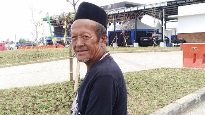 Pesepeda asal Bantul, Subagyo (61) bingung jalan dan akhirnya masuk ke jalan Tol Jogja-Solo, Selasa (24/3/2026).