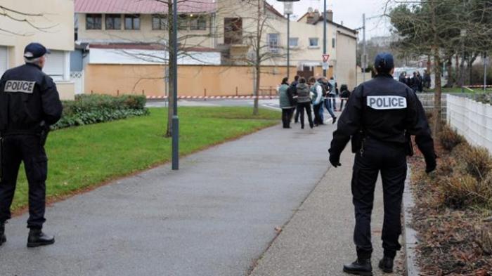 Masjid di Prancis Diserang Pasca-penembakan Charlie Hebdo