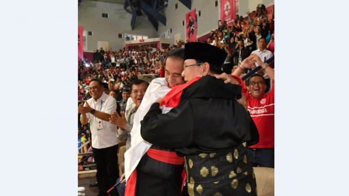Raih Emas Cabor Pencak Silat Nomor Men's Class C, Hanifan Peluk Jokowi dan Prabowo