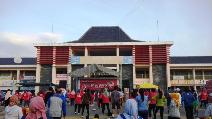 Minggu Pagi, Ratusan Orang Senam Bersama di Depan Pasar Bantul