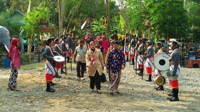 Ratusan Pramuka Dikenalkan dengan Upacara Baritan di Sentolo