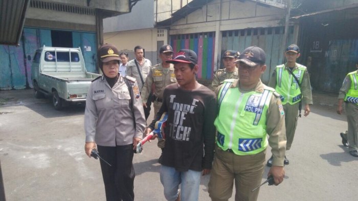 Tiga Pengamen dan Satu Orang Terlantar Dibawa Petugas Dinsos Kota Magelang
